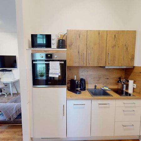 Sweethome - Business-Apartment Mit Kueche, Terrasse, Stellplatz マクデブルク エクステリア 写真